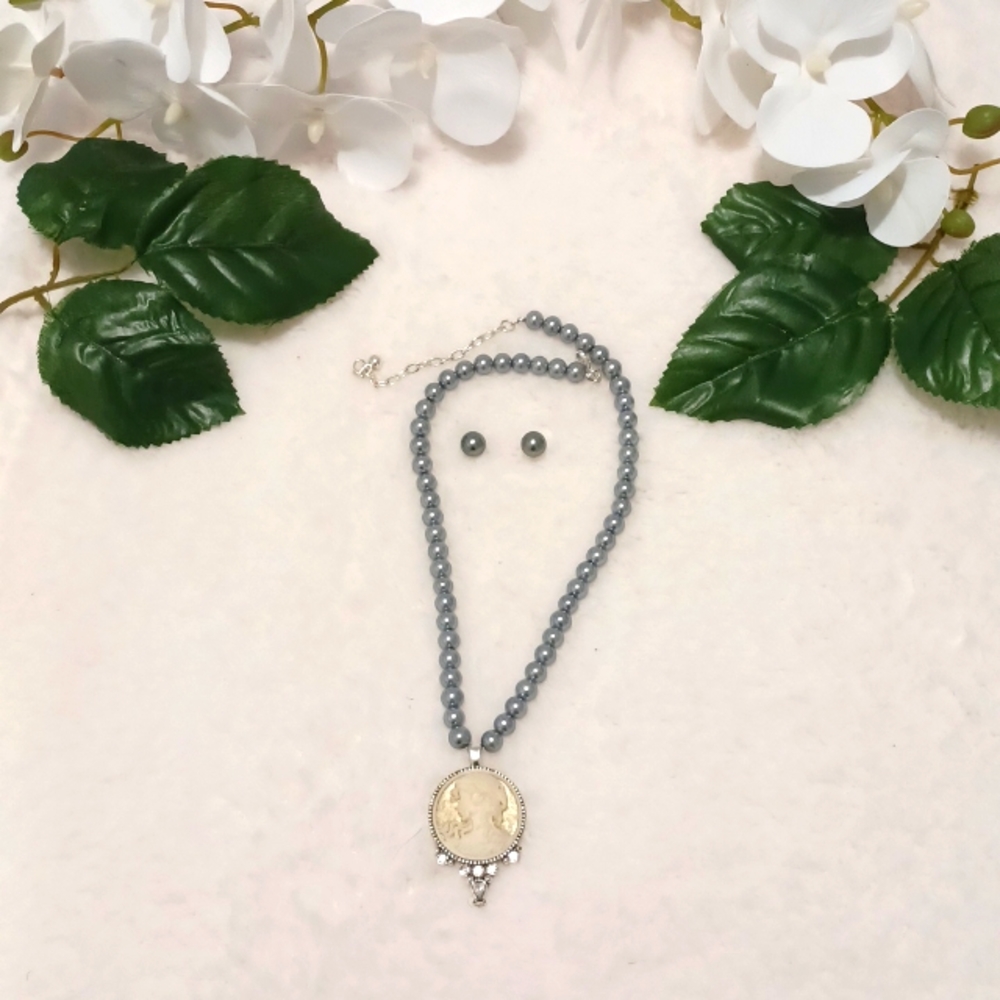 GREY PEARL NECKLACE
